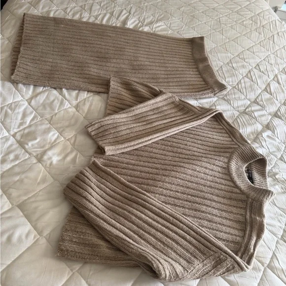 Neutral Ribbed Knit Two-Piece Set - Picture 2 of 4